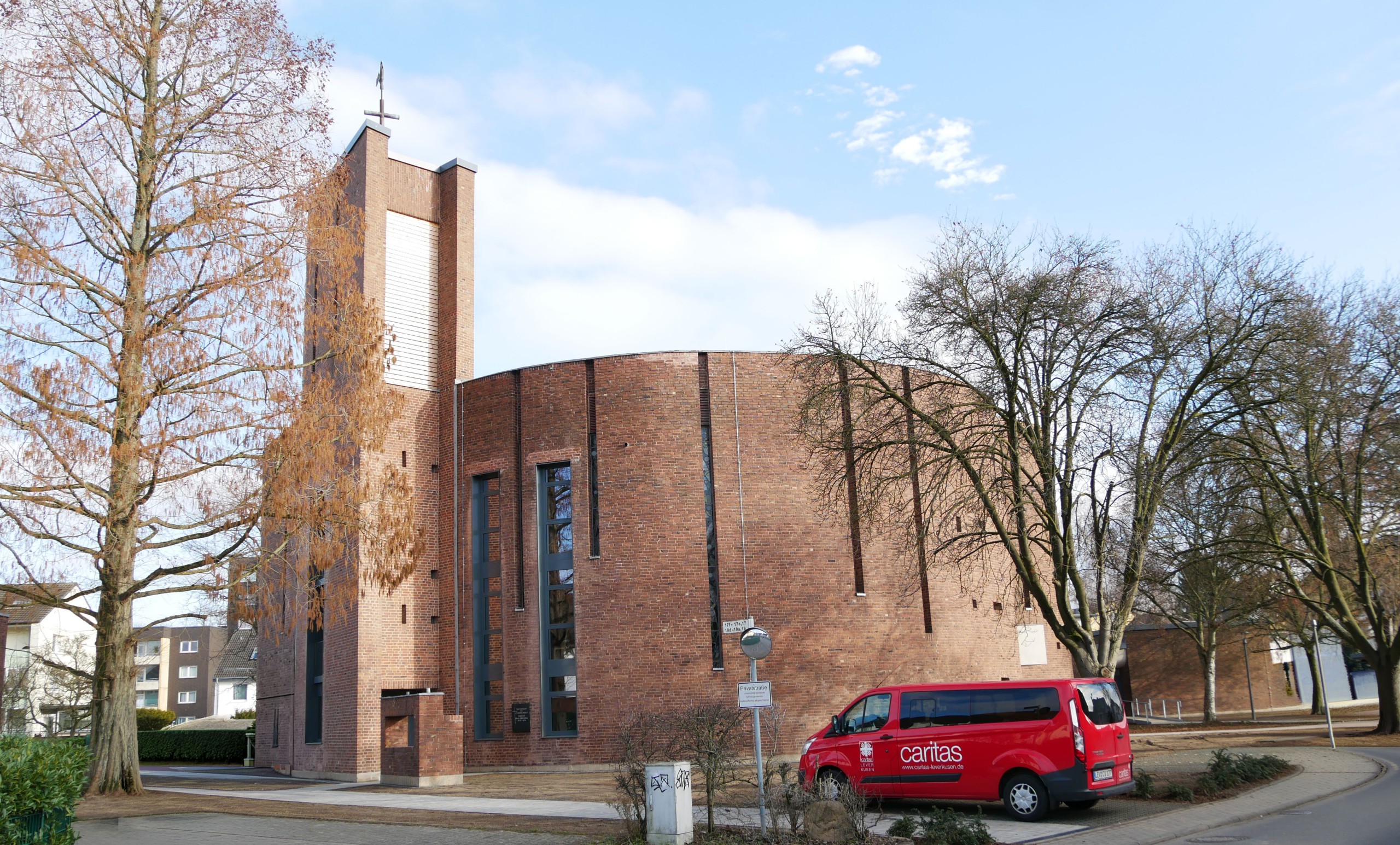 Außenansicht der ehemaligen Kirche St. Thomas Morus